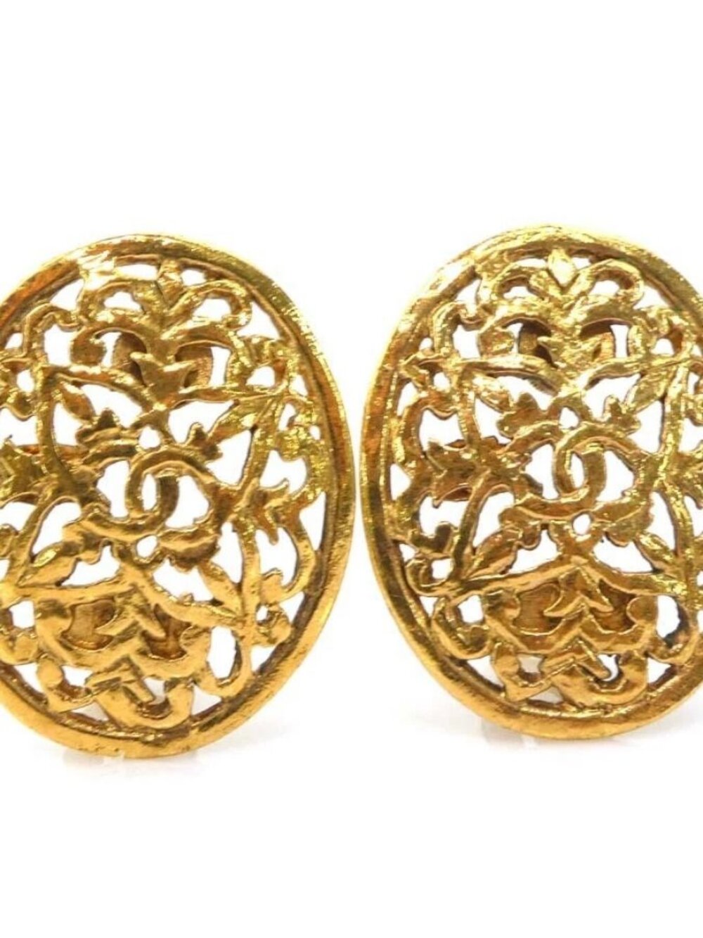 CHANEL CC Logo Earrings Gold Metal -